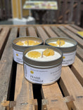 Charger l'image dans la visionneuse de la galerie, Bougie à la cire de soya avec mèche de coton (85 g)
