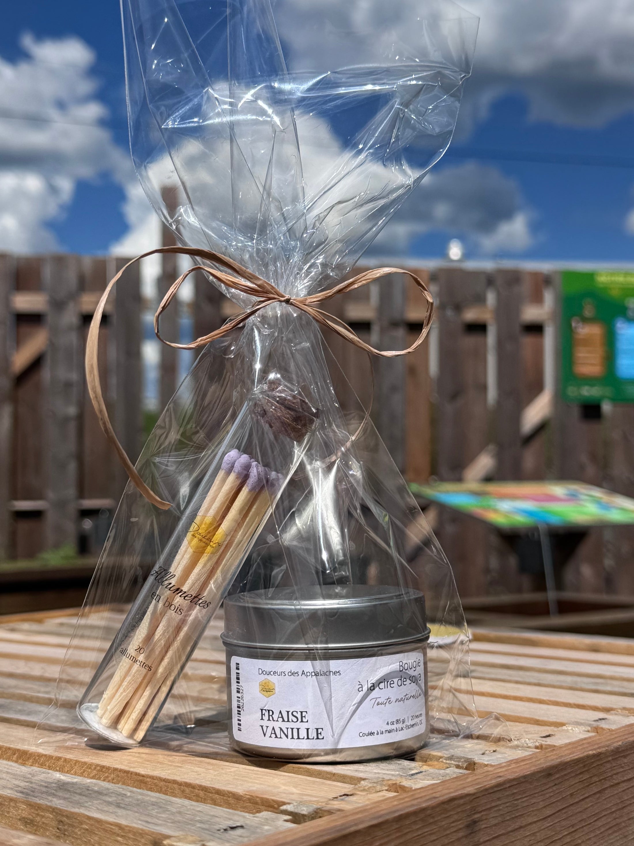 Emballage cadeau - Bougie à la cire de soya avec mèche de coton (85 g) et allumettes colorées